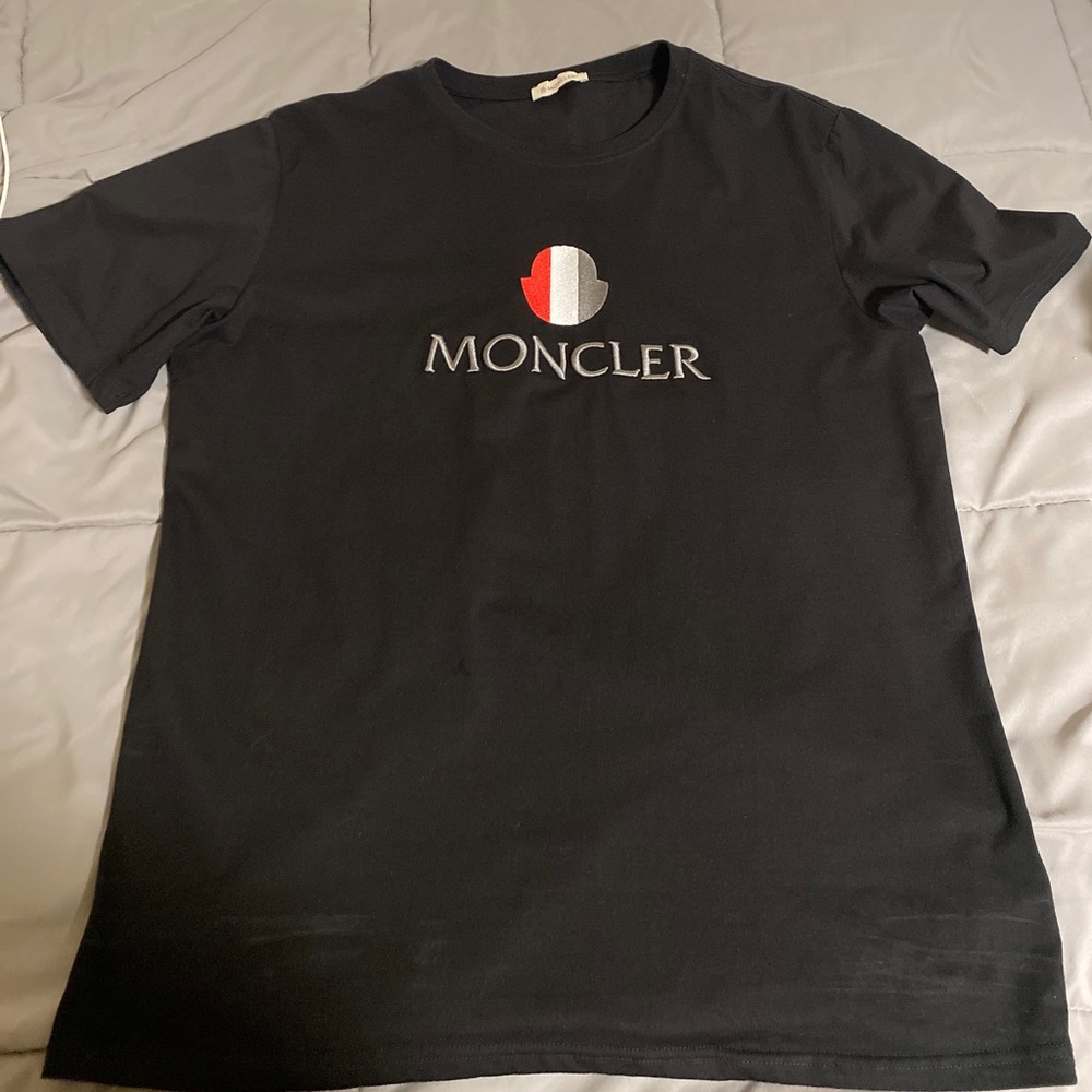Never worn. Size L. Will ship same day.